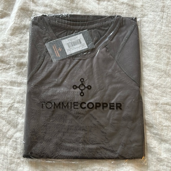 Tommy Copper Woman’s Shoulder Support Shirt - Picture 5 of 7